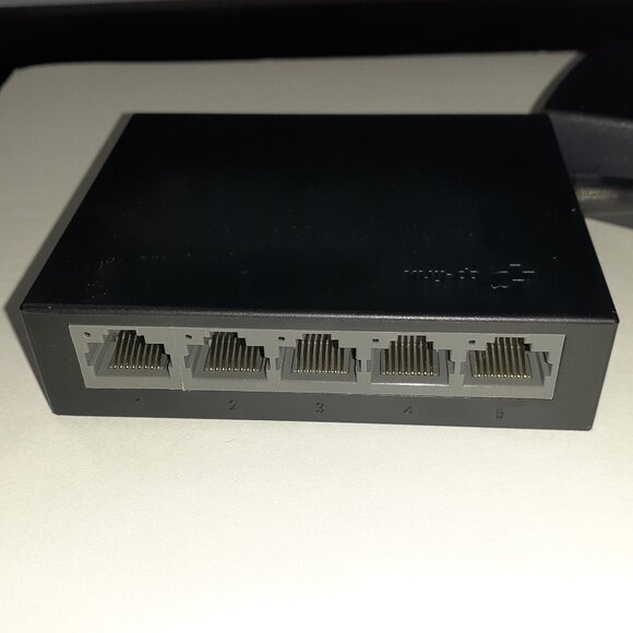 TP-Link Litewave 5 Port Gigabit Ethernet Switch Desktop Ethernet Splitter NWOB - Picture 2 of 8